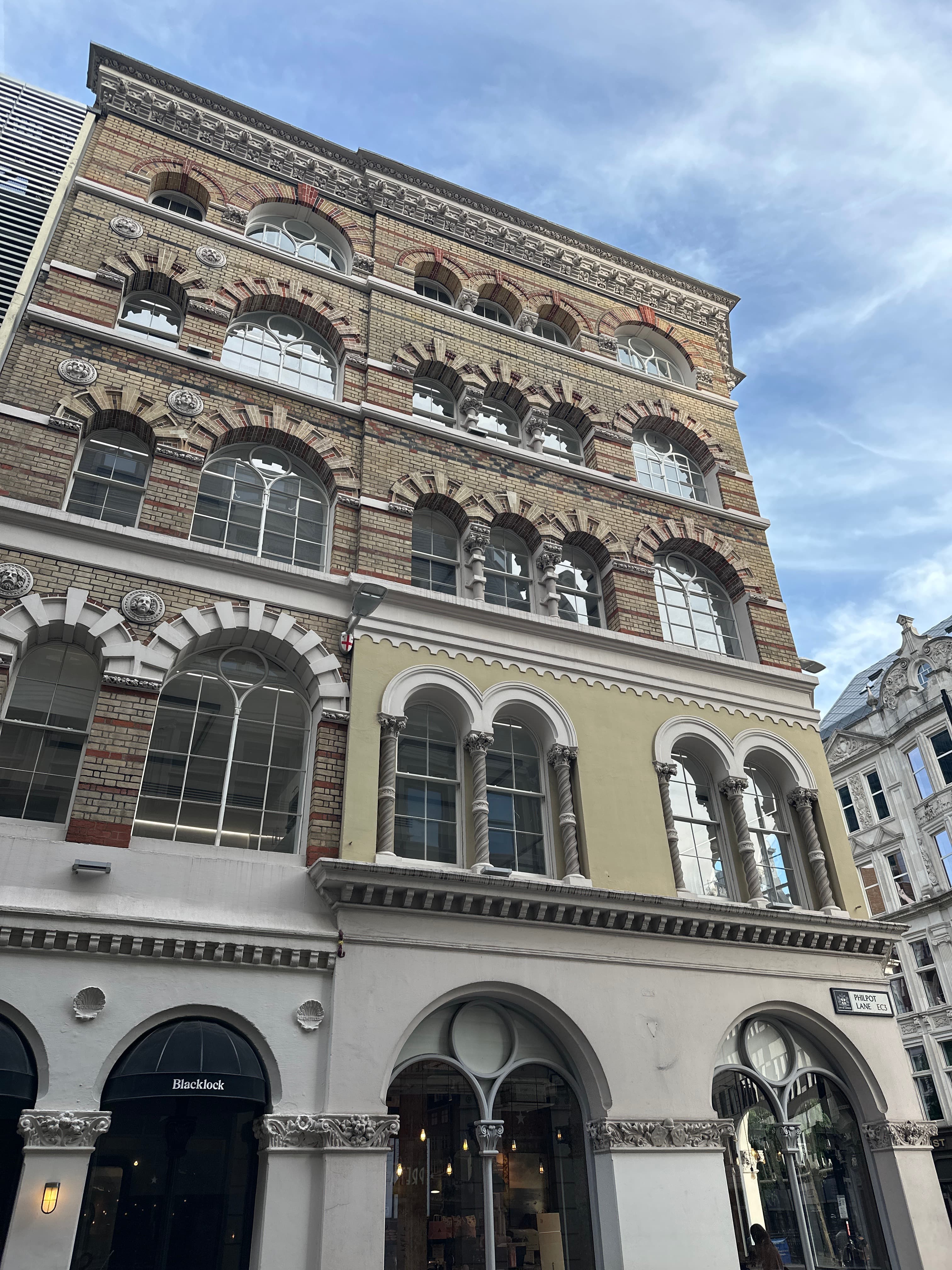 London’s Smallest Statue