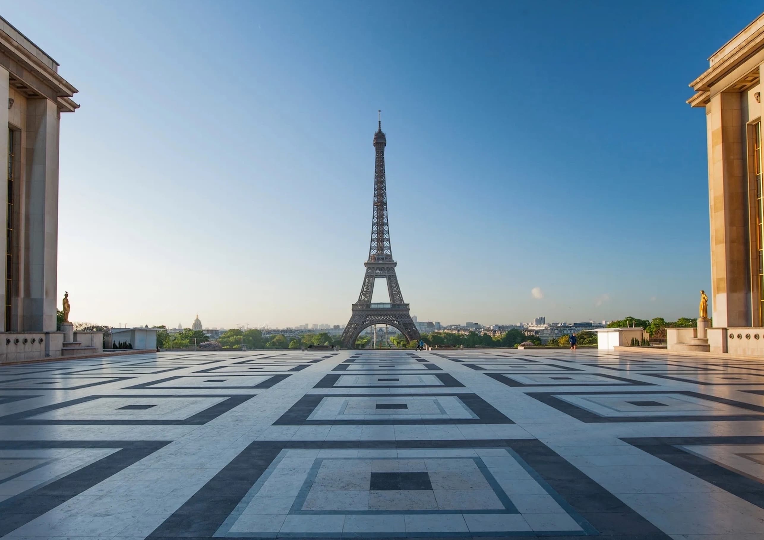 The Essential Eiffel Tower: Building the Impossible