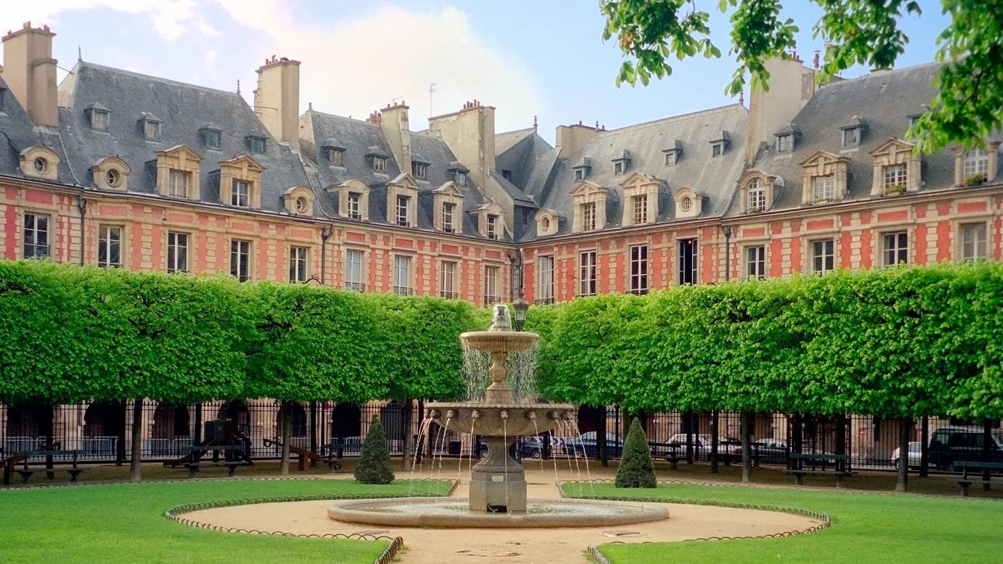 A History Walk in the Marais: From Medieval to Modern